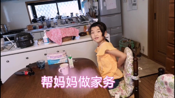 日本孩子,佳子霖酱帮妈妈做早餐家务,分享几个最近买的好用物品