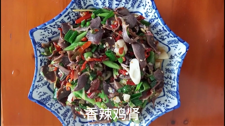 地地道道的农村菜肴,采用纯天然菜籽油和自种香辣搭配,无限美味