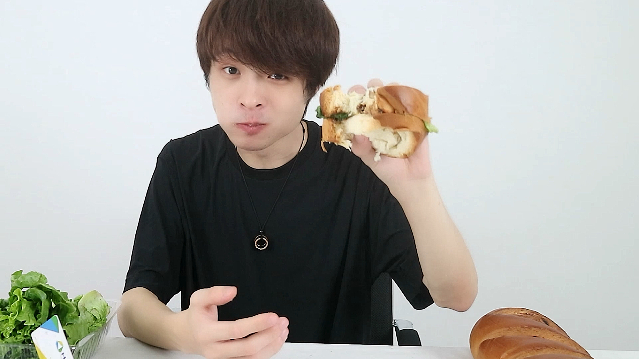 惊!一小伙用袜子神还原憨豆先生秘制小汉堡,味道竟然..#美食