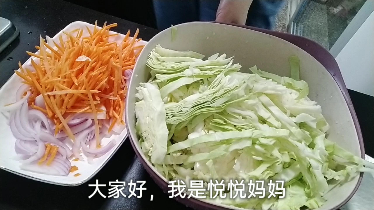 包菜和这个一起炒,老公女儿都爱吃,配米饭馒头粥味道实在太好啦