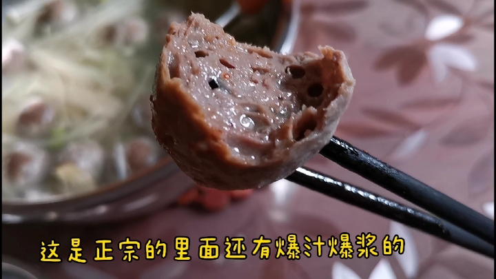 小九的牛肉丸汤,配上蘸水,家常的菜大饭店的味