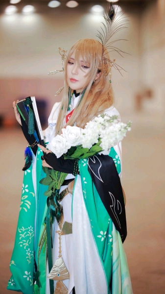 #食物语 孔雀明王真人版太香了@翼格cos