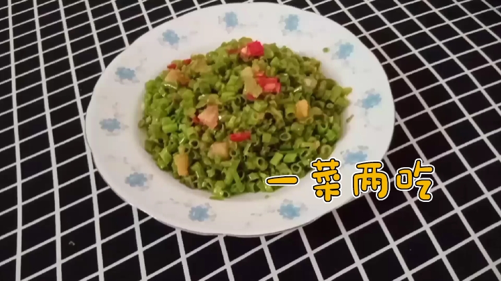 食材的极致利用,杜绝浪费,空心菜一菜两吃,老菜杆也可以做美味