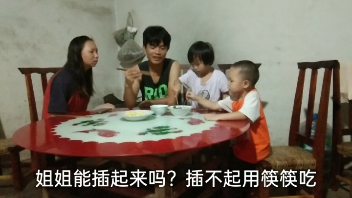 媳妇15元买来的鸡脚筋,小伙油炸后,香香脆脆,全家吃得一点不剩