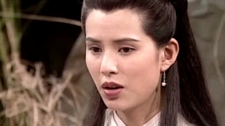 三位小龙女,前面两位我都喜欢,最后这位估计是得罪了造型师