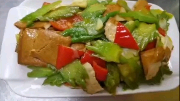 苦瓜炒香干,这样做法吃起来一点也不苦。