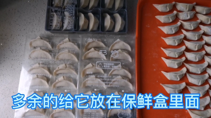 做猪肉莲藕馅饺子给女儿吃。#包饺子#自己动手丰衣足食