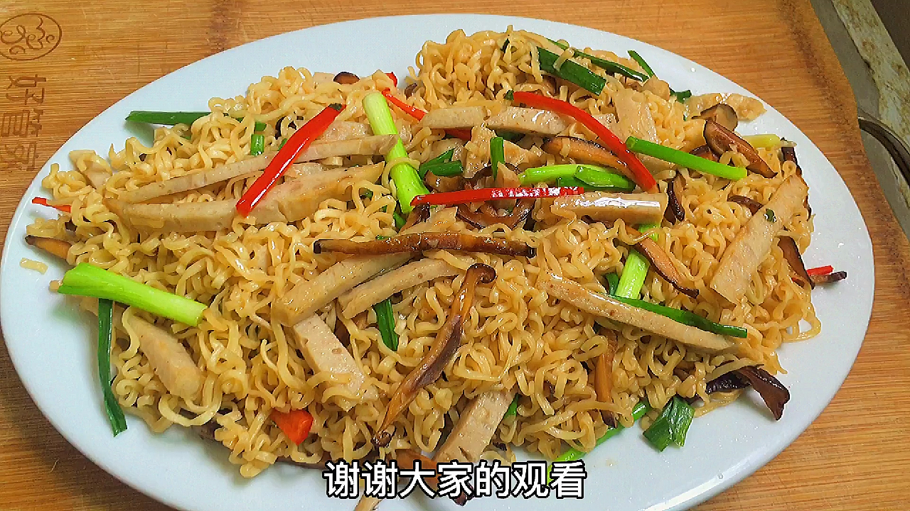 潮汕销量第一的泡面“蟹皇面”,厨师分享新吃法,三包都不够吃