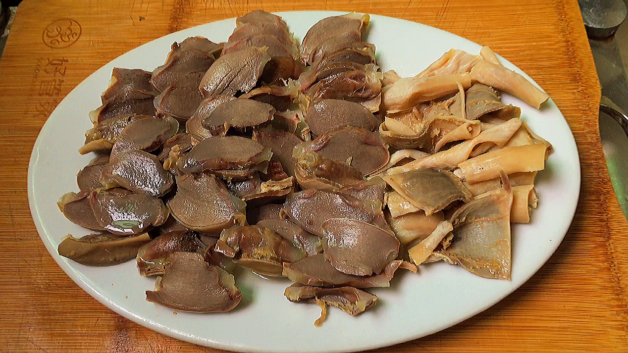 盐水鸭胗好吃有技巧,下锅前多加两步,咸香入味爽脆无异味