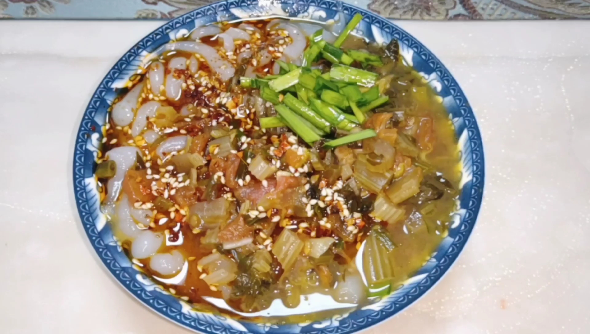 解暑凉虾漏鱼,配酸芹菜辣椒油够地道,酸爽开胃吃不够