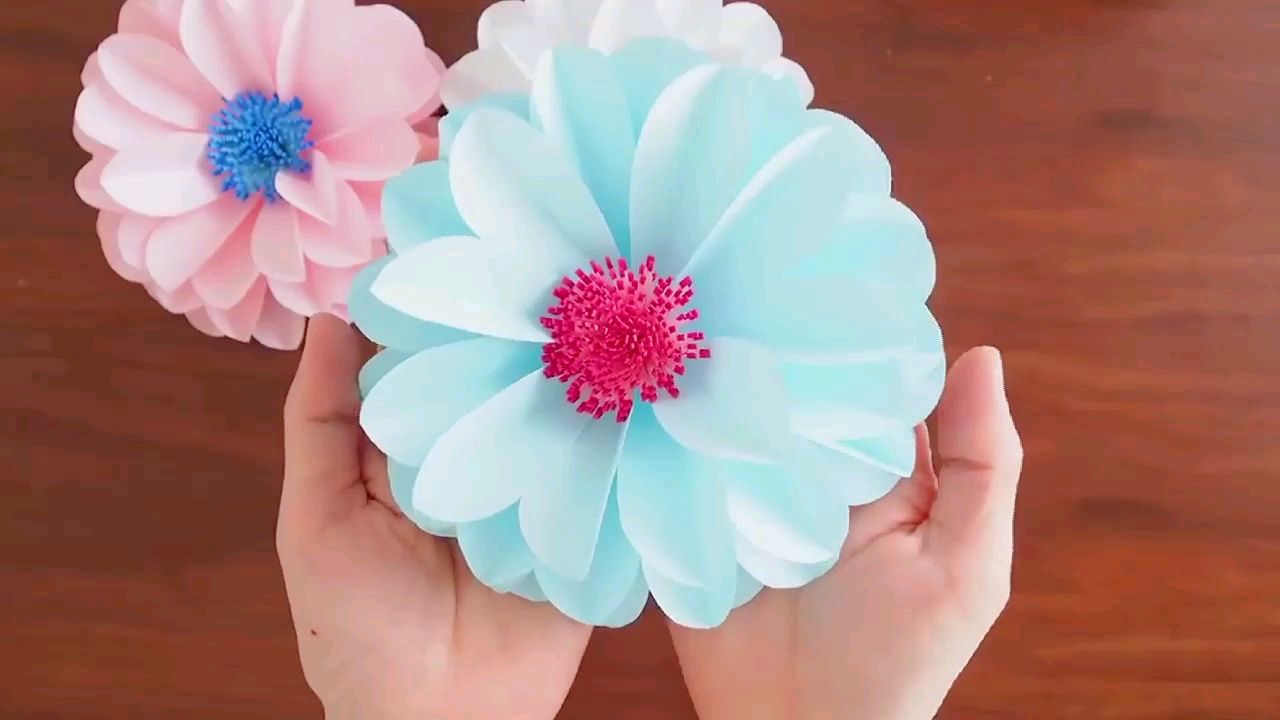 DIY手工:非常漂亮的圆形立体大纸花制作