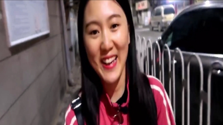 实拍武汉功夫炒饭,炒一夜像跑马拉松!加盐要数一数,天亮才收摊