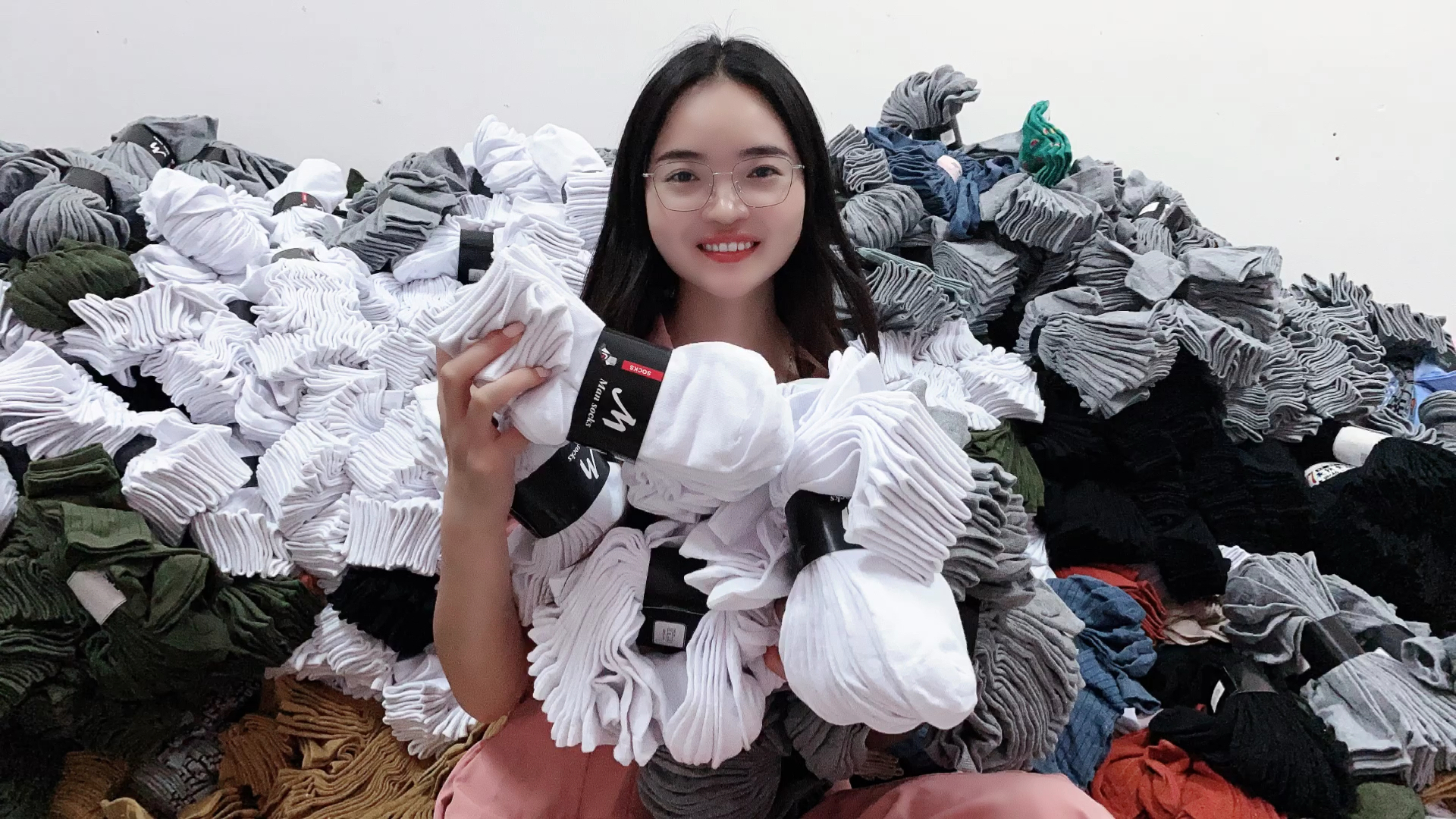 秋季卖疯了的纯棉袜子,义乌批发几毛一双,客户拿去摆摊一天挣四千