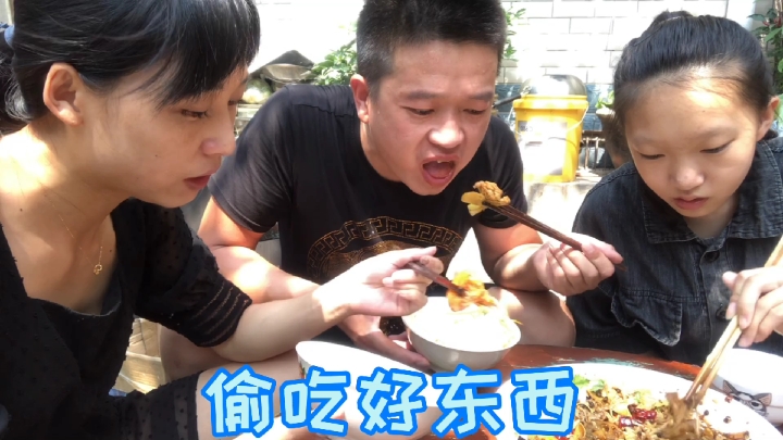 趁老娘不在家吃顿好的,谦哥做个“麻辣香锅”又麻又辣,真过瘾