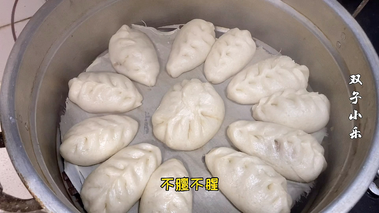 秋天到了,宝妈给孩子们做健脾温补的羊肉萝卜包子,不膻不柴真香