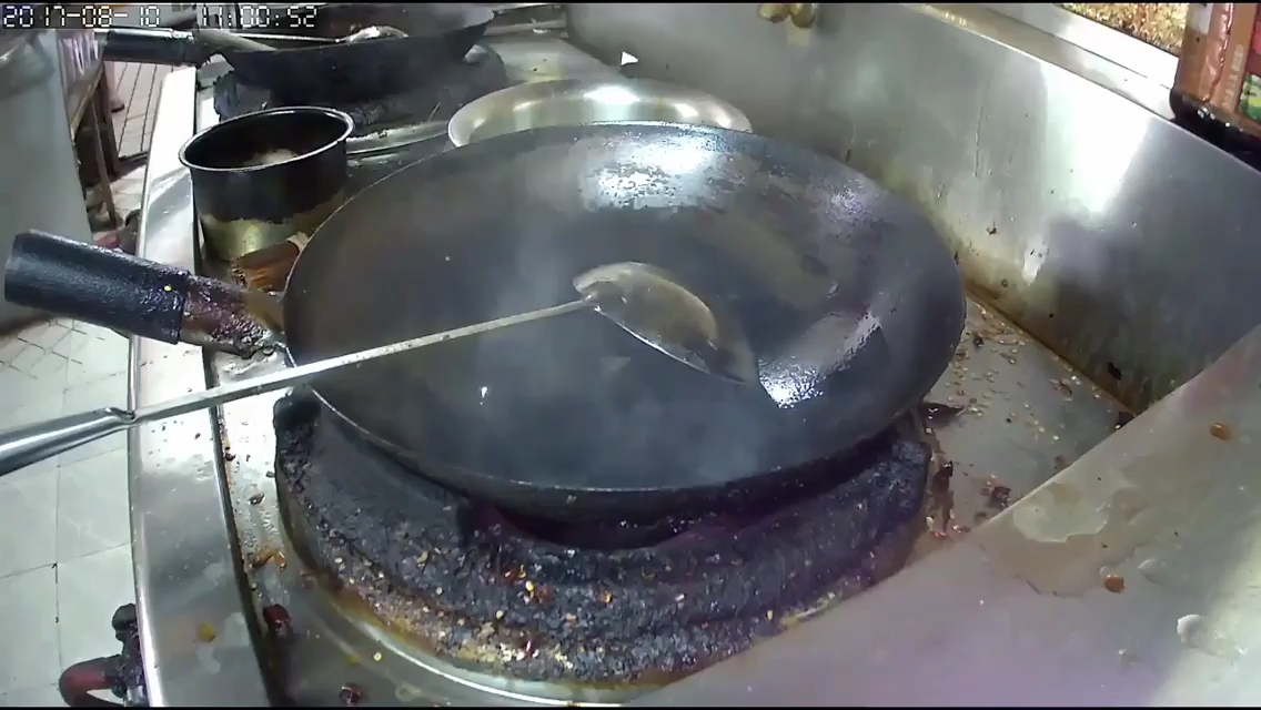 三品王牛肉粉好吃?还是这个花溪王红烧牛肉粉好吃?