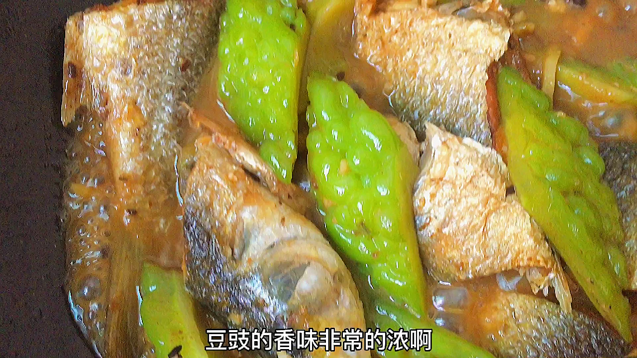 广东人烹饪尖头鱼有技巧,加条苦瓜一起,鲜香不沾苦,汤汁拌饭