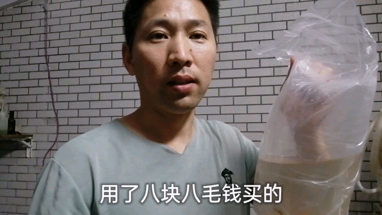 在网上花八块八毛钱,买了25条锦鲤,大家看怎么样?