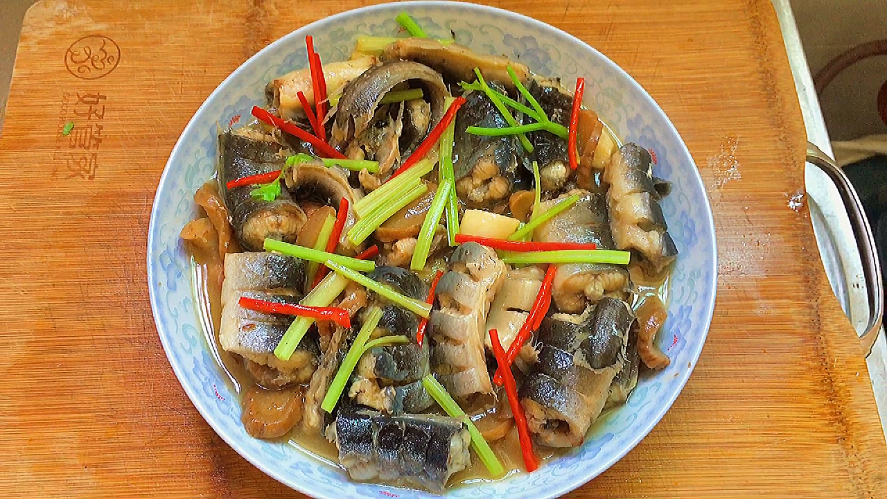 海鳗鱼,还是广东潮汕特色做法好,多出一步鱼肉鲜嫩肥美无腥味