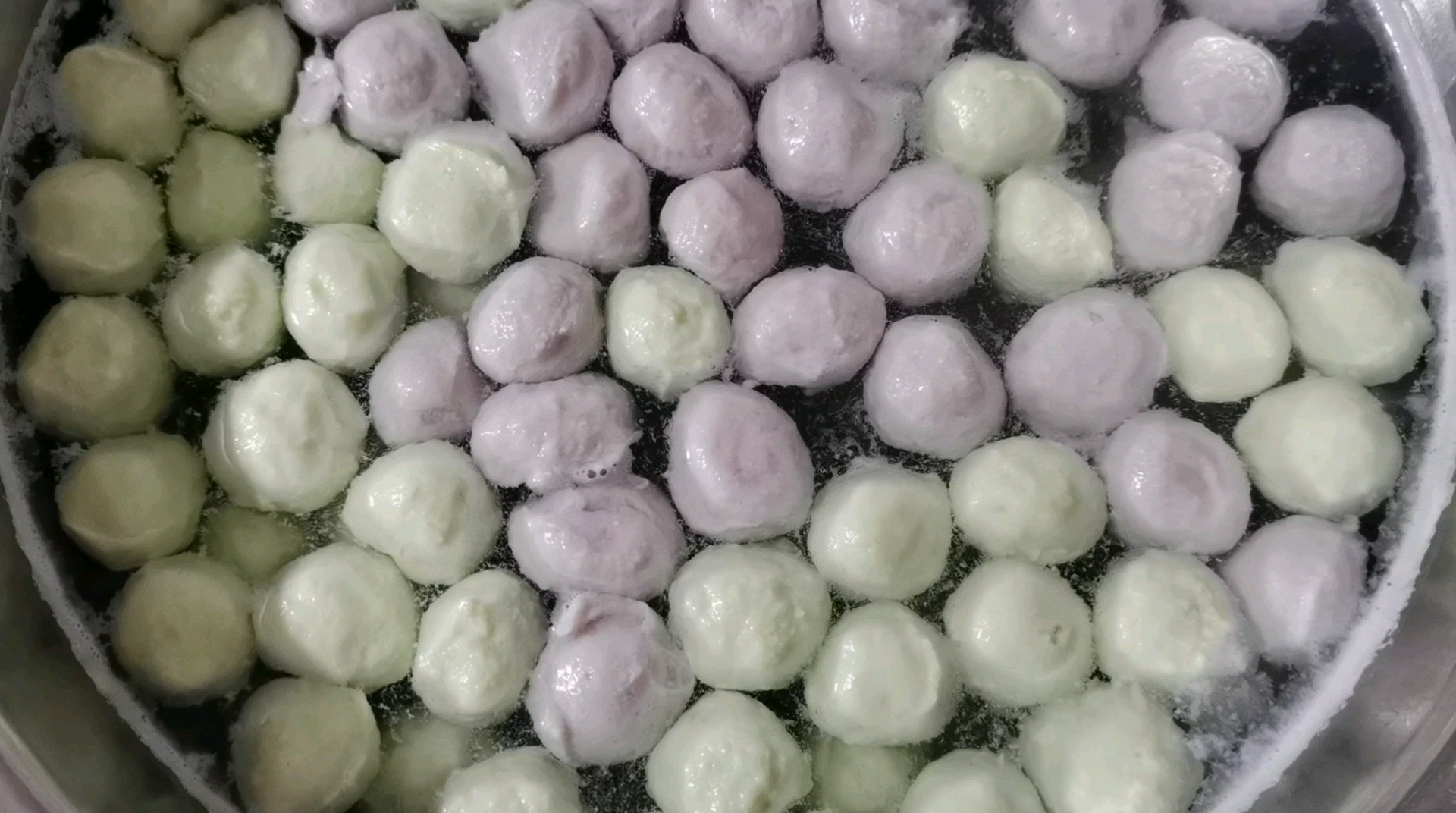 养生彩色鱼圆制作过程给大家分享,营养全面味道鲜美,大人小孩吃