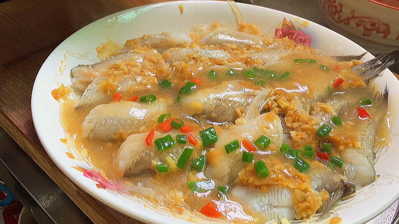 广东潮汕人真会做豆腐鱼,加一把粉丝竟然这么香,鲜嫩下饭无腥味