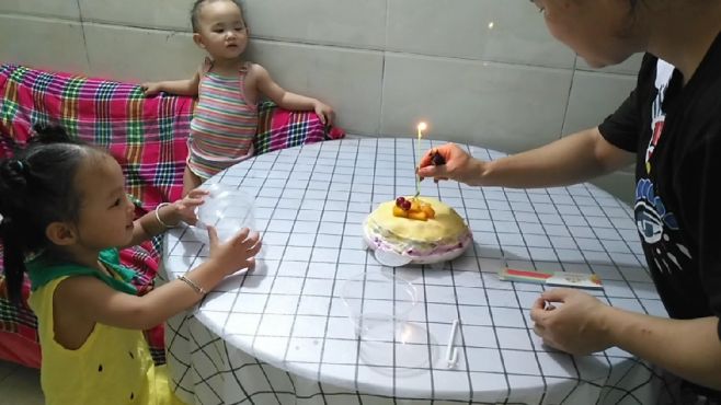 [图]小瑶瑶今天过第二次生日，爸爸没回来。没想得小孩会许这个愿